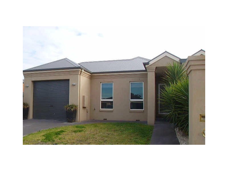 2/12B Balmoral Crescent, Bairnsdale VIC 3875