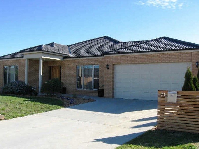 21 Deakin Avenue, Bairnsdale VIC 3875
