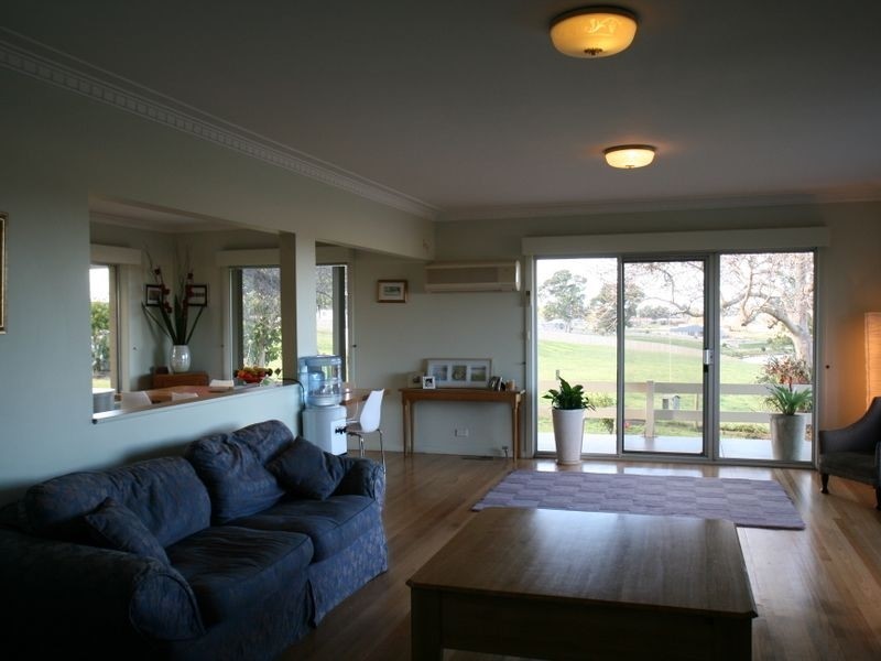 64 The Backwater, Bairnsdale VIC 3875