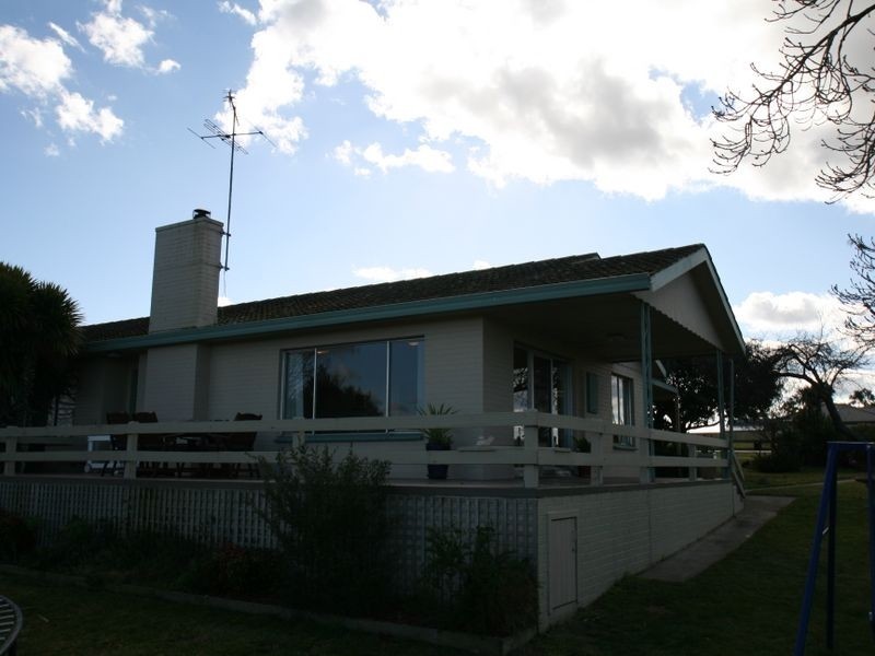 64 The Backwater, Bairnsdale VIC 3875