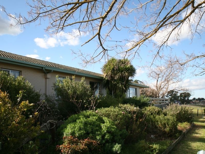 64 The Backwater, Bairnsdale VIC 3875