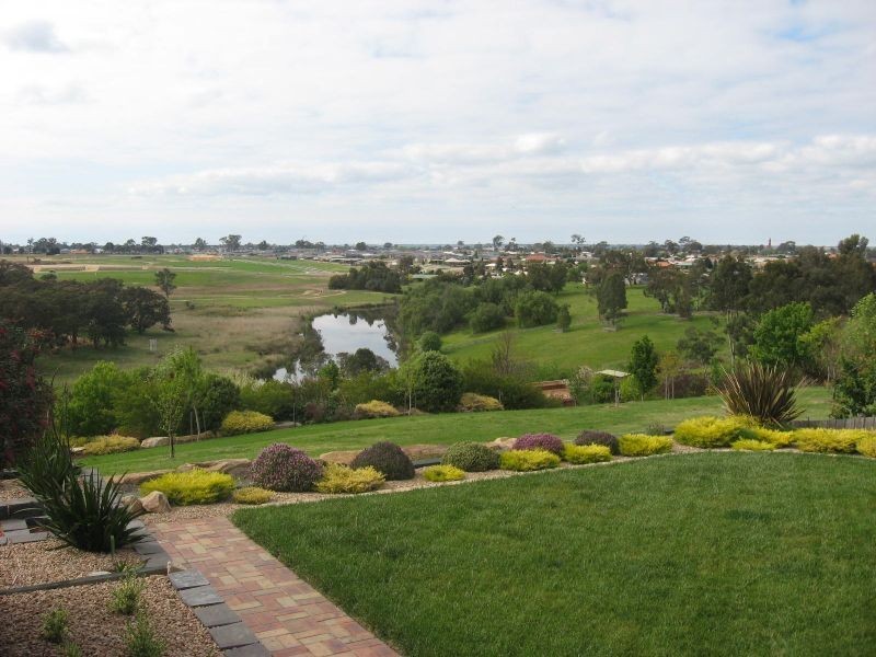 8 Marrah Drive, Bairnsdale VIC 3875