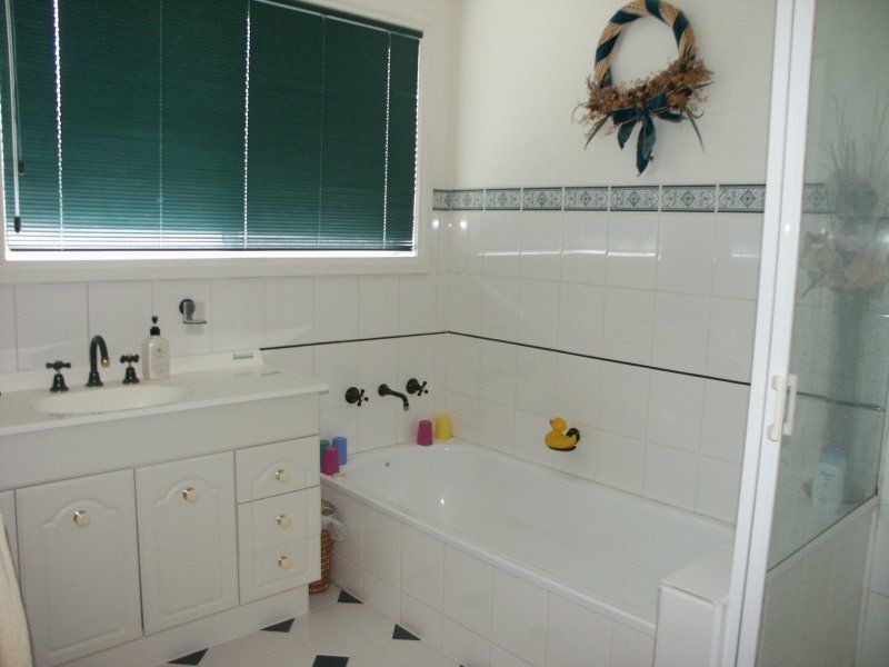 16 Blackwood  Avenue, Bairnsdale VIC 3875