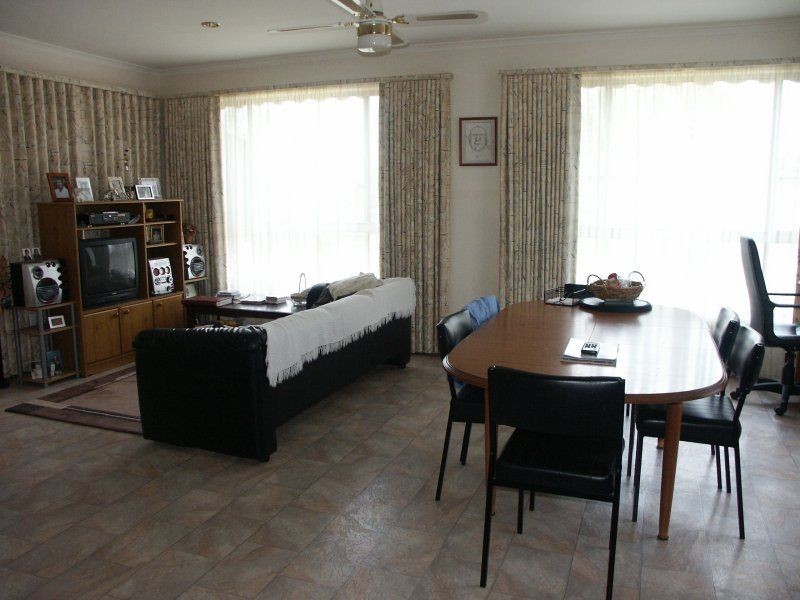 16 Blackwood  Avenue, Bairnsdale VIC 3875