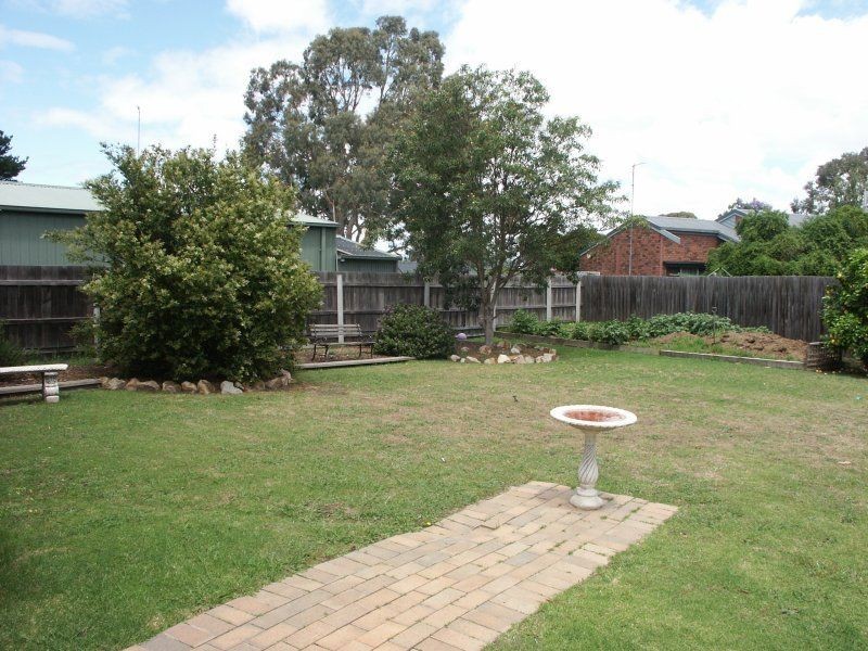 16 Blackwood  Avenue, Bairnsdale VIC 3875