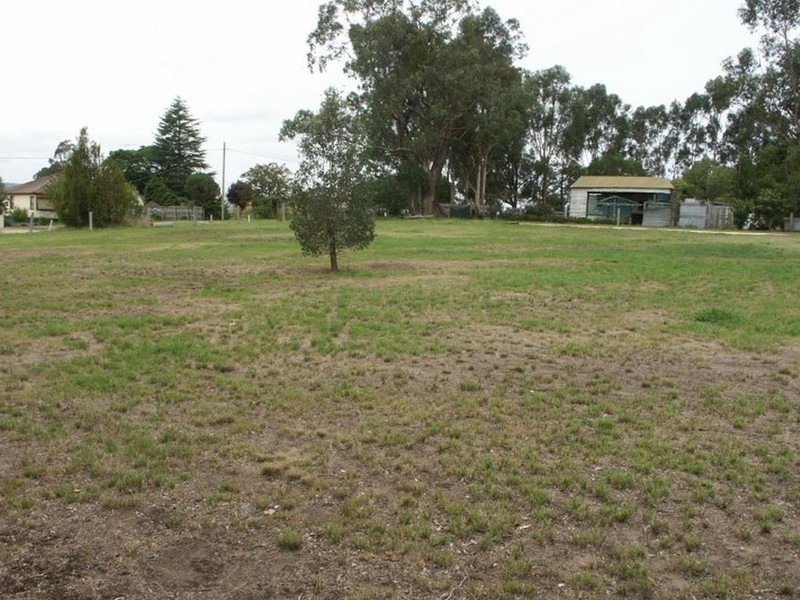 Cnr Deep Creek Road and Dawson Street, Bairnsdale VIC 3875