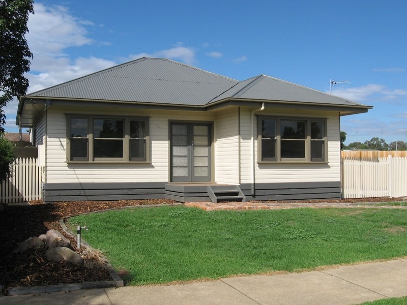 30 Cameron Crescent, Bairnsdale VIC 3875