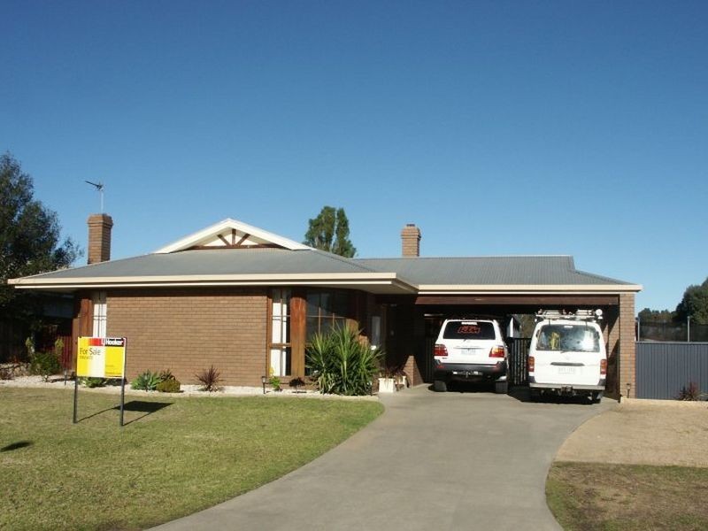 13 Harnham Drive, Bairnsdale VIC 3875
