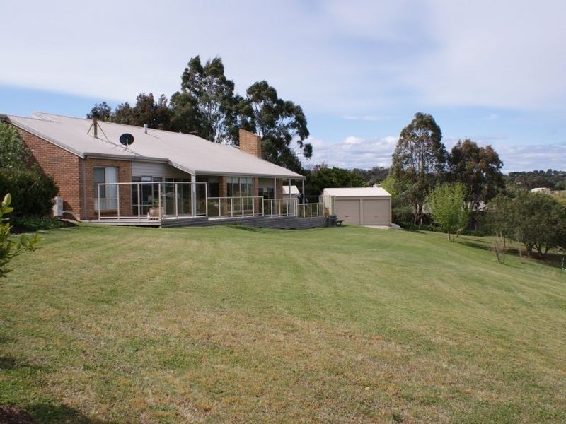 16 The Boulevard Wy Yung, Bairnsdale VIC 3875
