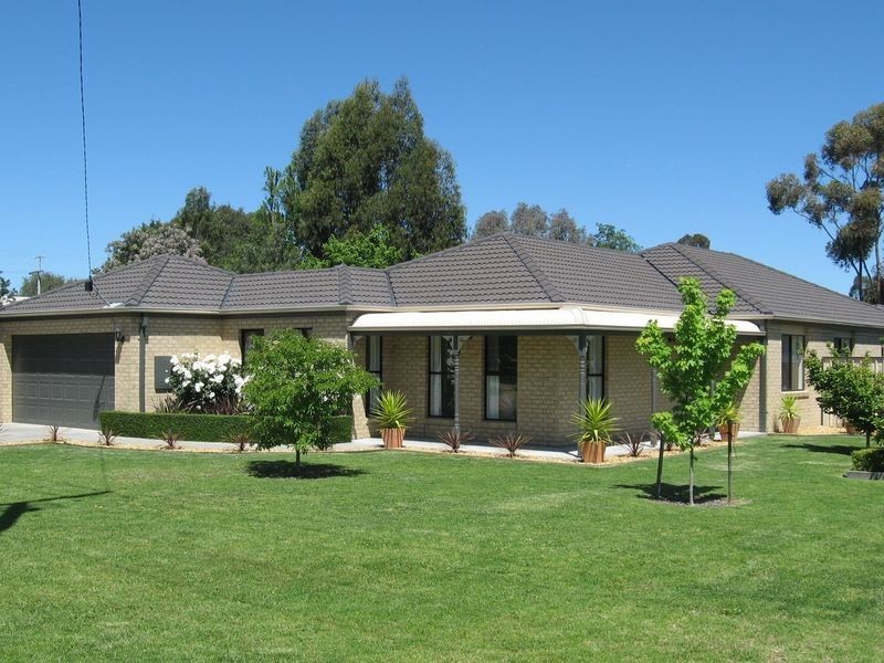 1 Stokes Court, Bairnsdale VIC 3875