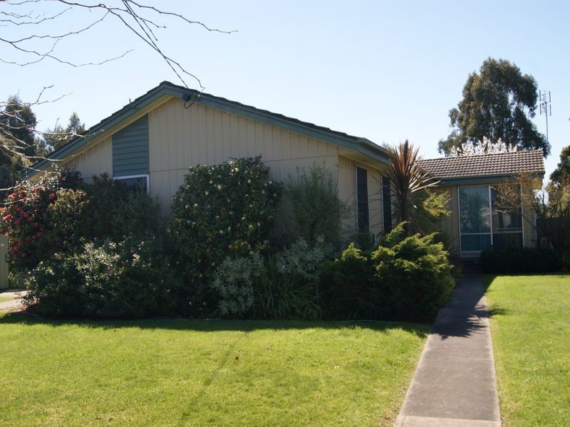 25 Cameron Crescent, Bairnsdale VIC 3875