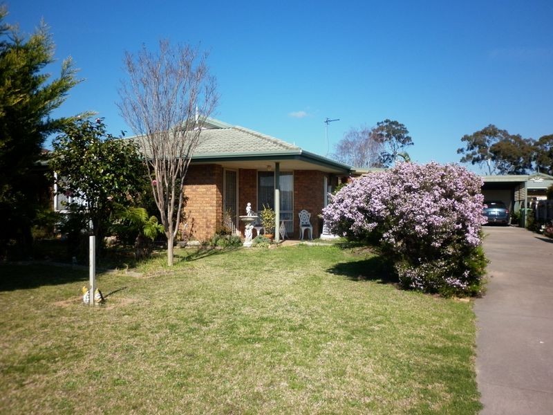 33 Balmoral Crescent, Bairnsdale VIC 3875