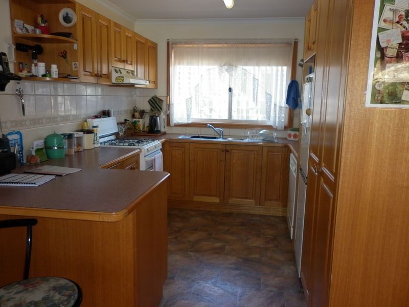 33 Balmoral Crescent, Bairnsdale VIC 3875