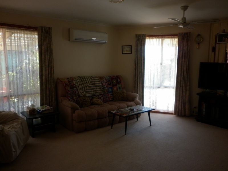 33 Balmoral Crescent, Bairnsdale VIC 3875