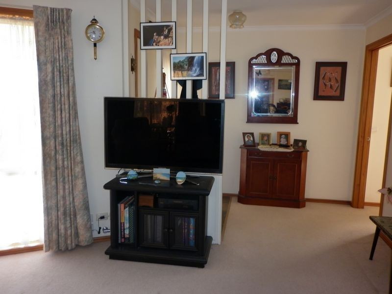 33 Balmoral Crescent, Bairnsdale VIC 3875