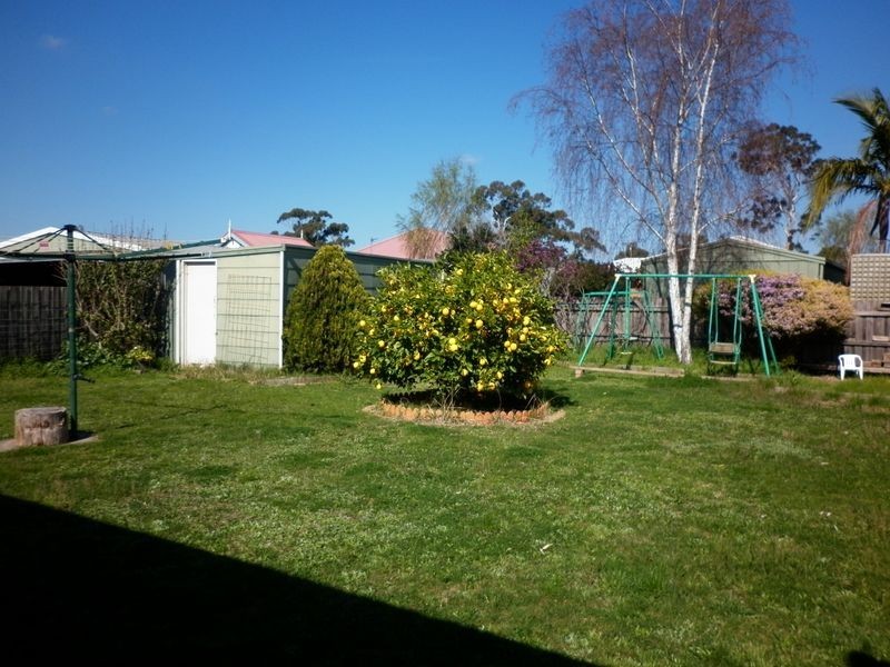 33 Balmoral Crescent, Bairnsdale VIC 3875