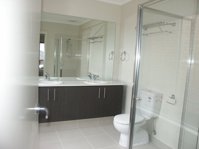 21 Phoebes Way, Bairnsdale VIC 3875