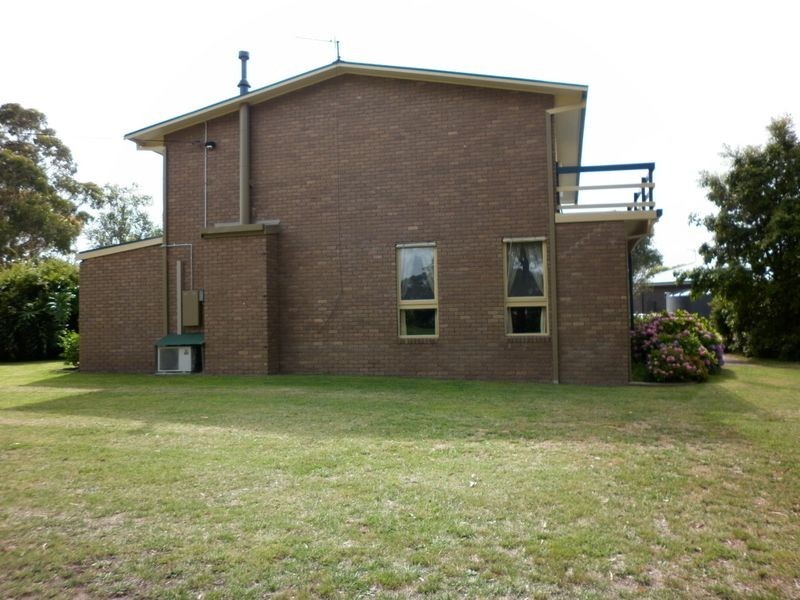 25 Dooley Street Wy Yung, Bairnsdale VIC 3875