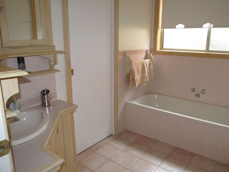 9 Maneroo Court Eastwood, Bairnsdale VIC 3875