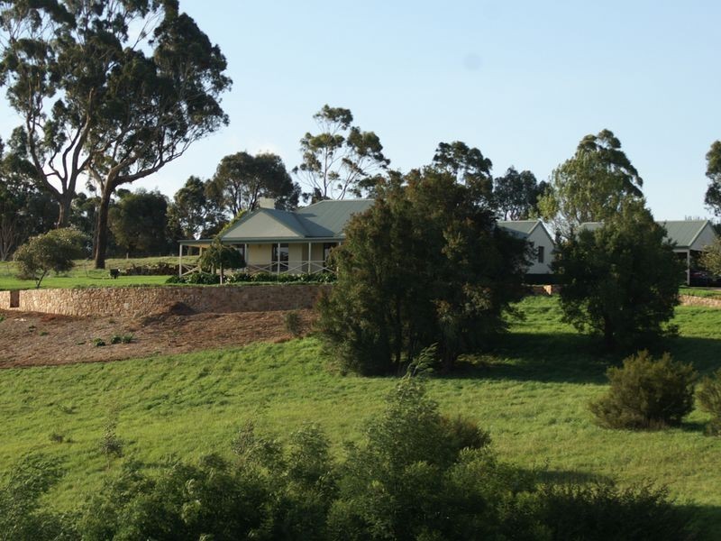 35 McAuleys Road, Bairnsdale VIC 3875