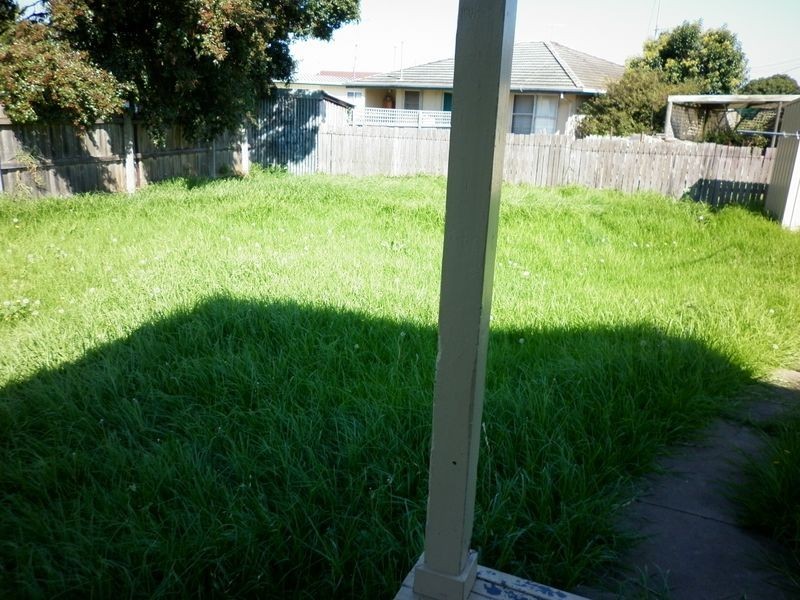 32 Cameron Crescent, Bairnsdale VIC 3875