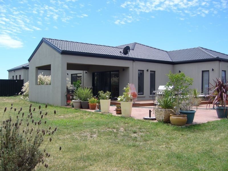 6 Gatehouse Drive, Bairnsdale VIC 3875