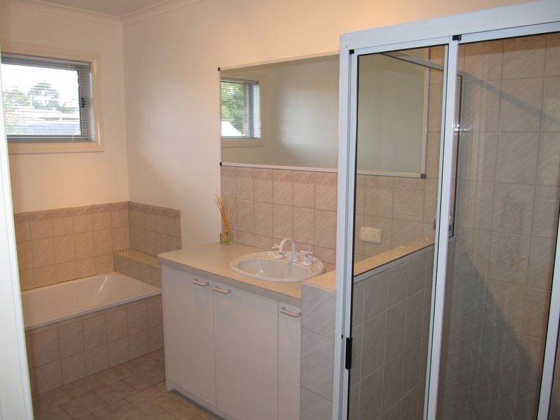 69 Harnham Drive, Bairnsdale VIC 3875