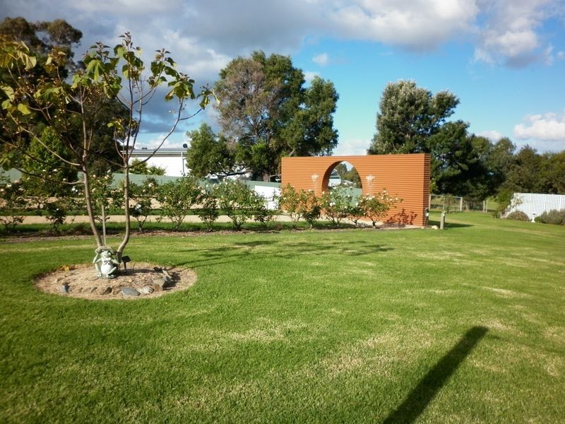 270 Omeo Highway, Bairnsdale VIC 3875