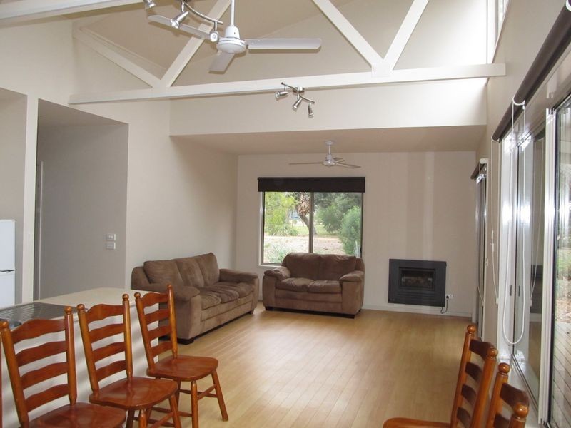 Lodge 15/2 Wattle Point Road, Bairnsdale VIC 3875