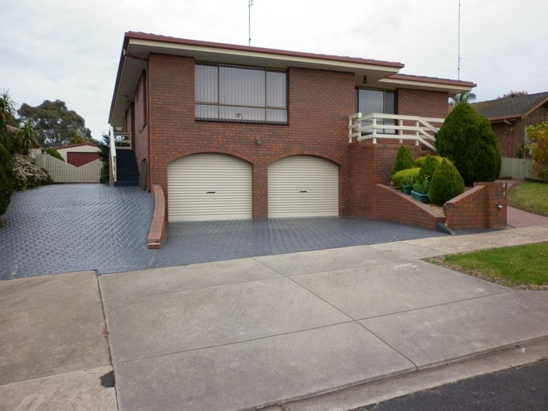 4 Clifton Close, Wy Yung VIC 3875
