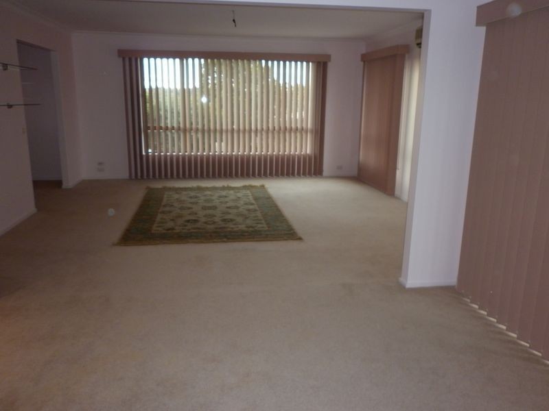 4 Clifton Close, Wy Yung VIC 3875