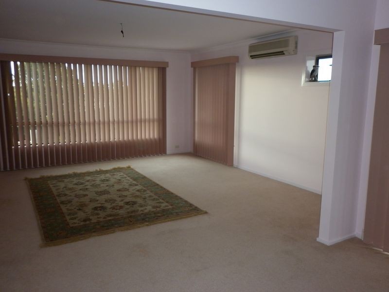 4 Clifton Close, Wy Yung VIC 3875