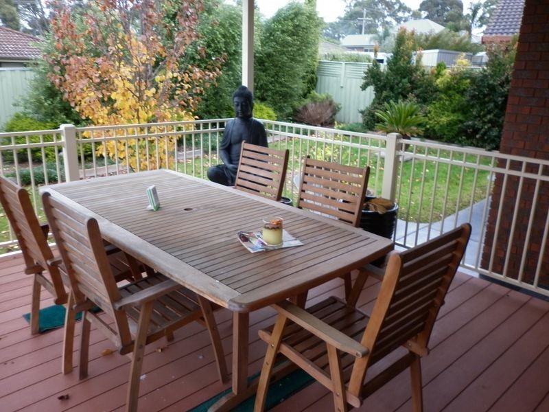 4 Clifton Close, Wy Yung VIC 3875