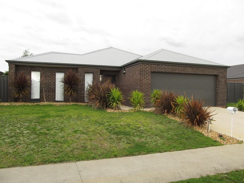 2 Selwyn Court EASTWOOD, Bairnsdale VIC 3875