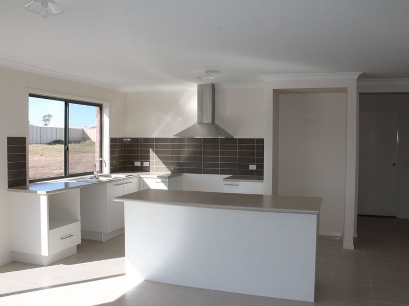 1/18 (lot 50 Lormier Drive, Bairnsdale VIC 3875