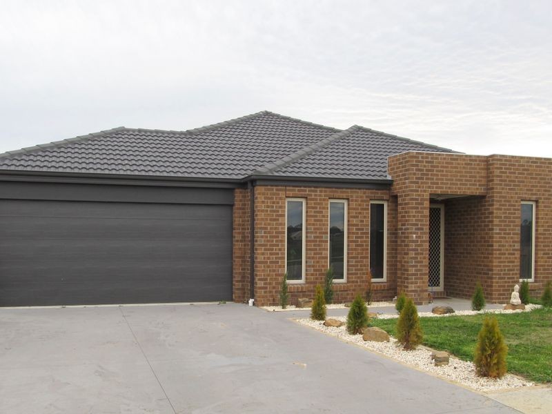 8 Phoebes Way Eastwood, Bairnsdale VIC 3875