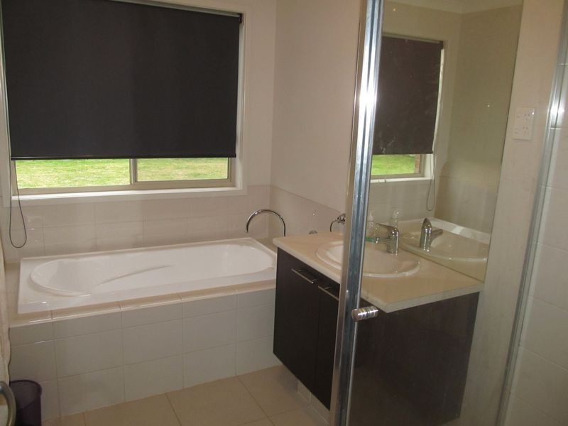 8 Phoebes Way Eastwood, Bairnsdale VIC 3875