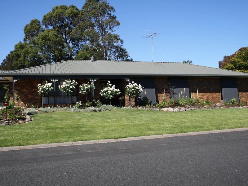 9 Finchley Court, Bairnsdale VIC 3875