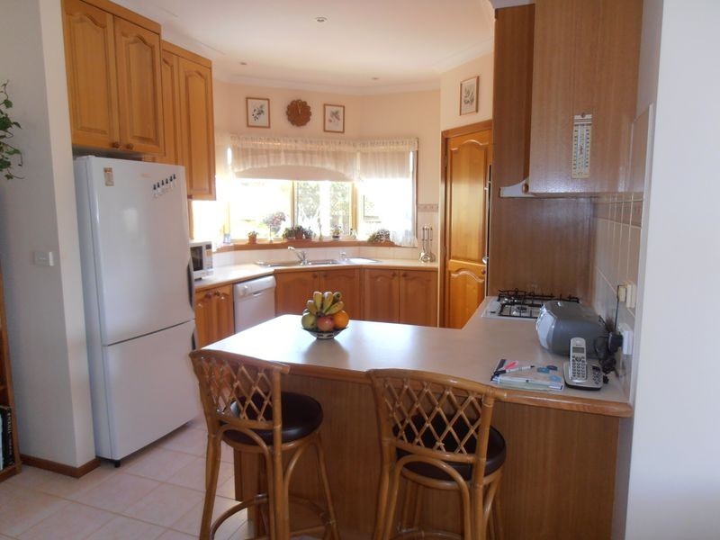 27 Balmoral Crescent, Bairnsdale VIC 3875