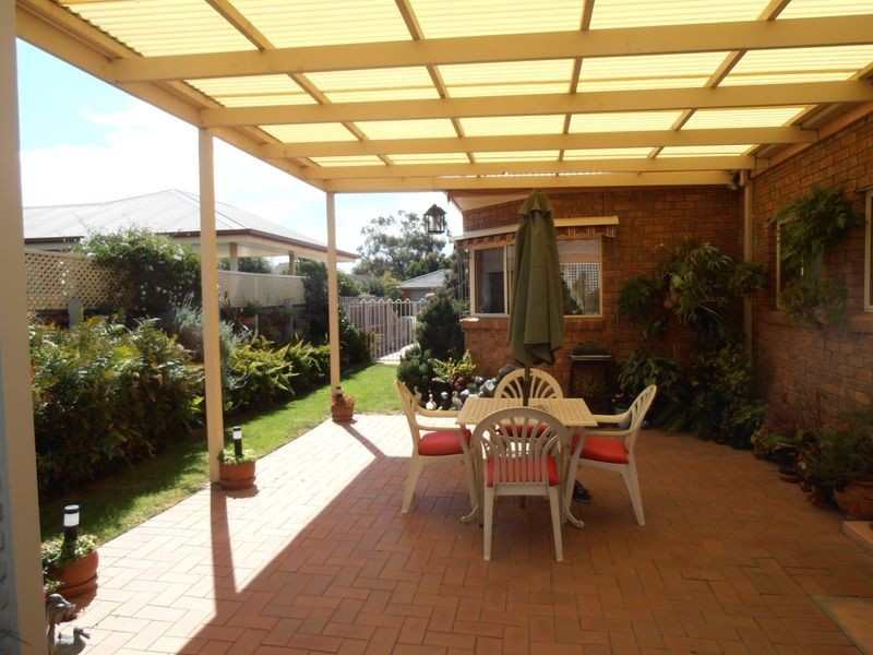 27 Balmoral Crescent, Bairnsdale VIC 3875