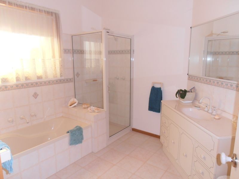 27 Balmoral Crescent, Bairnsdale VIC 3875