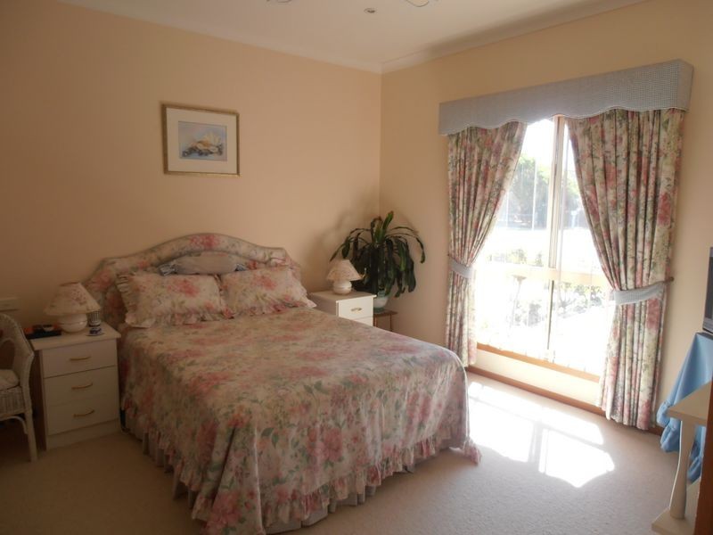 27 Balmoral Crescent, Bairnsdale VIC 3875