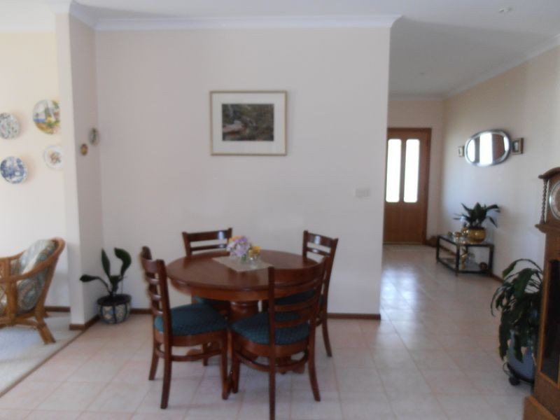 27 Balmoral Crescent, Bairnsdale VIC 3875