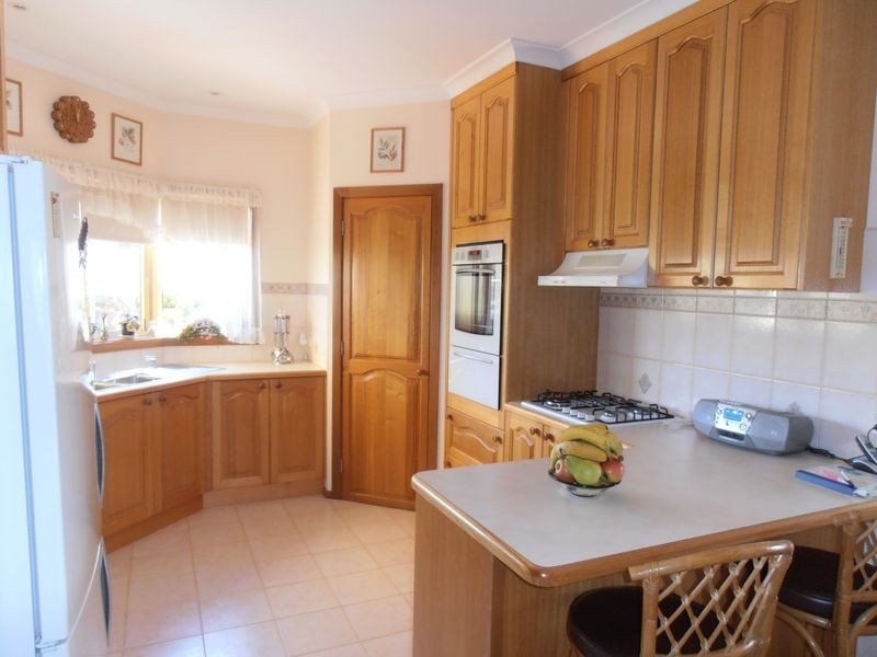 27 Balmoral Crescent, Bairnsdale VIC 3875