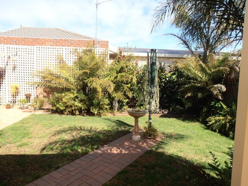 27 Balmoral Crescent, Bairnsdale VIC 3875