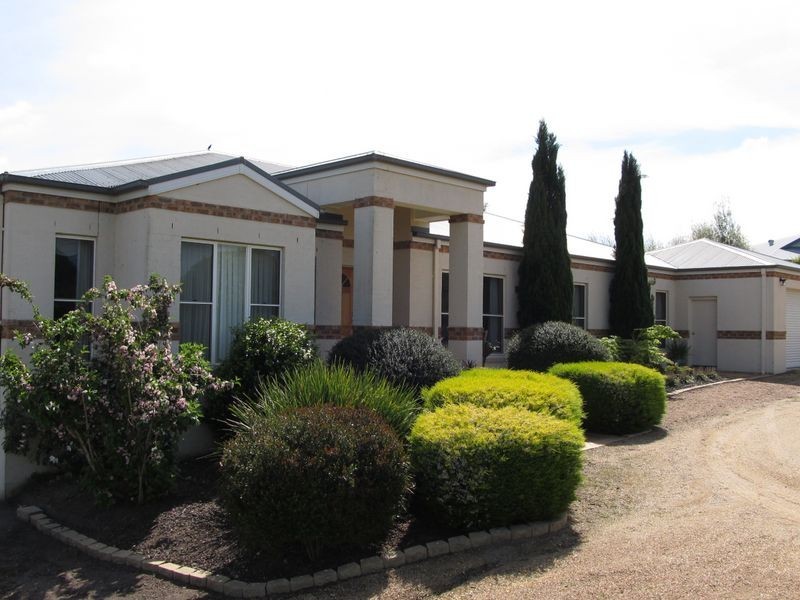 21 Clifton Terrace, Wy Yung VIC 3875