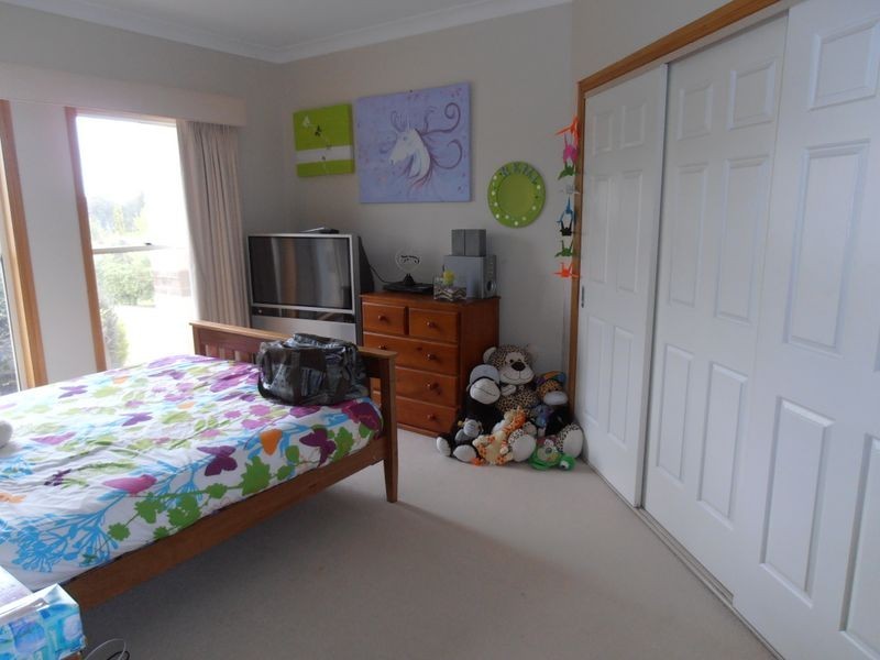 21 Clifton Terrace, Wy Yung VIC 3875