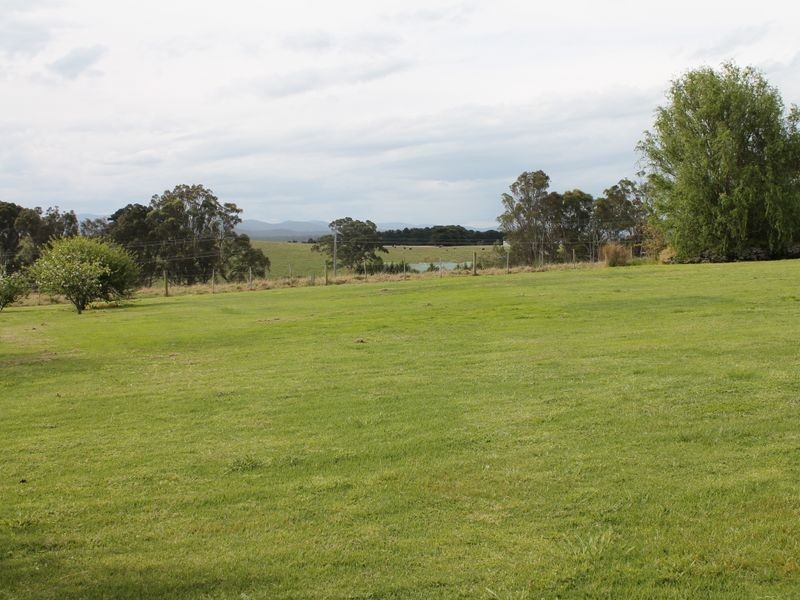 21 Clifton Terrace, Wy Yung VIC 3875