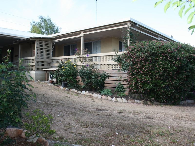 4 Nicole Court, Wy Yung VIC 3875