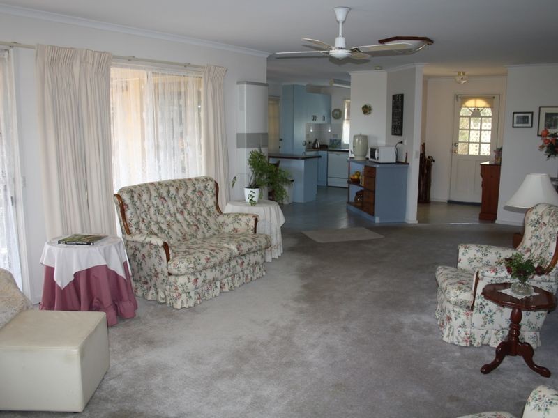 4 Nicole Court, Wy Yung VIC 3875